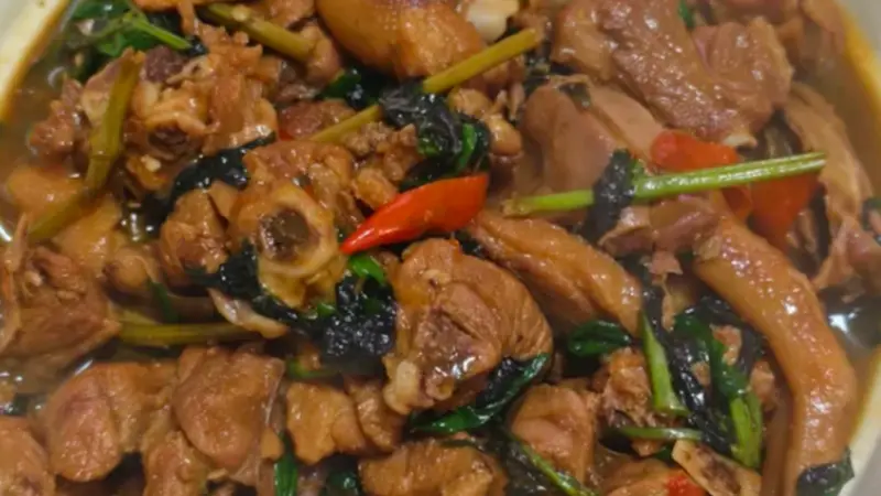 粤式家常紫苏焖鸭,辛香解腻,焖出鸭肉醇厚本味