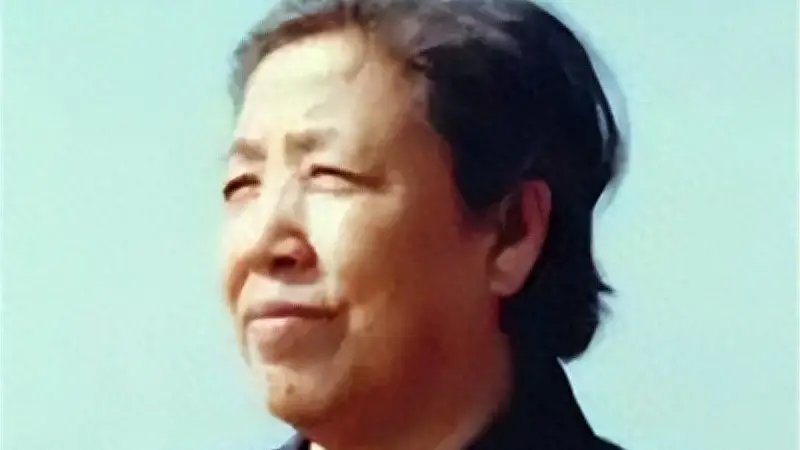 她15岁入党,18岁和主席结婚,如今仍健在,却几乎不出来露面