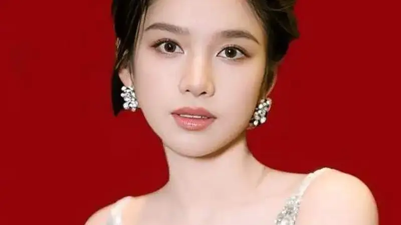 张婧仪写真美爆了!孩童般纯真成熟韵味曼妙身材性感撩人