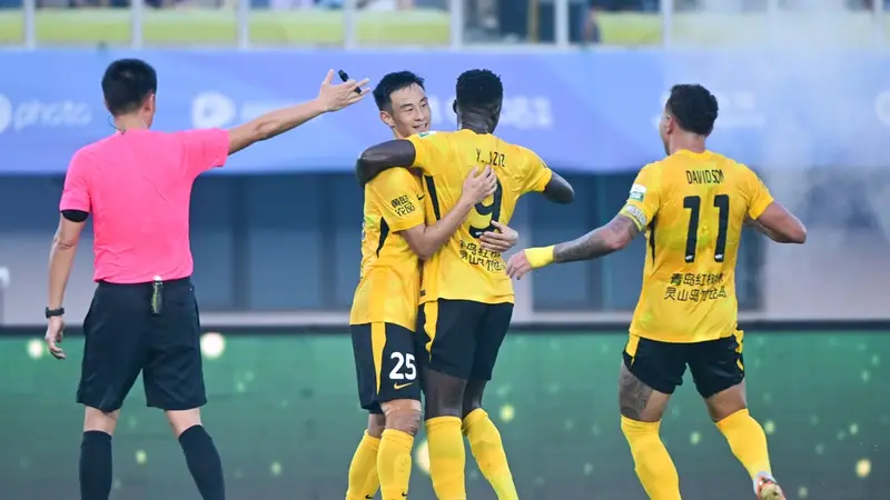 中超-彭欣力破门李苏达染红 青岛西海岸2-0青岛海牛