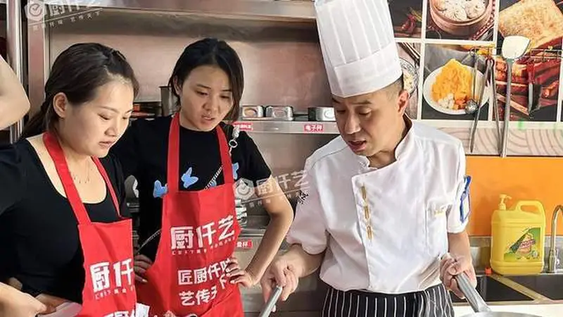 捞汁小海鲜去哪里学正宗？先搞懂这几点再花钱，厨仟艺帮你避坑！