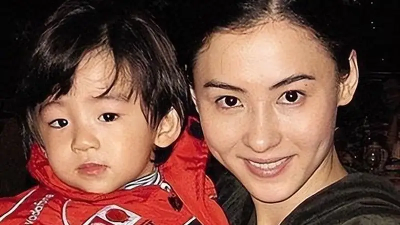 8月3日:谢婷婷终于忍不住说出实话,真正的张柏芝,从来不是网上所传的那副模样