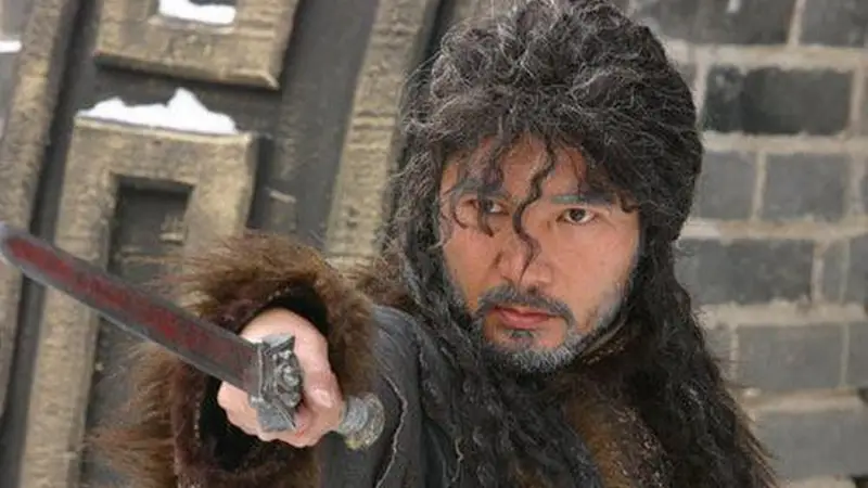 《雪山飞狐》中苗人凤和胡一刀相比，谁的武功更胜一筹？