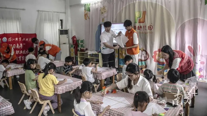 风筝非遗进校园,这群大学生带萌娃玩转阳江传统技艺
