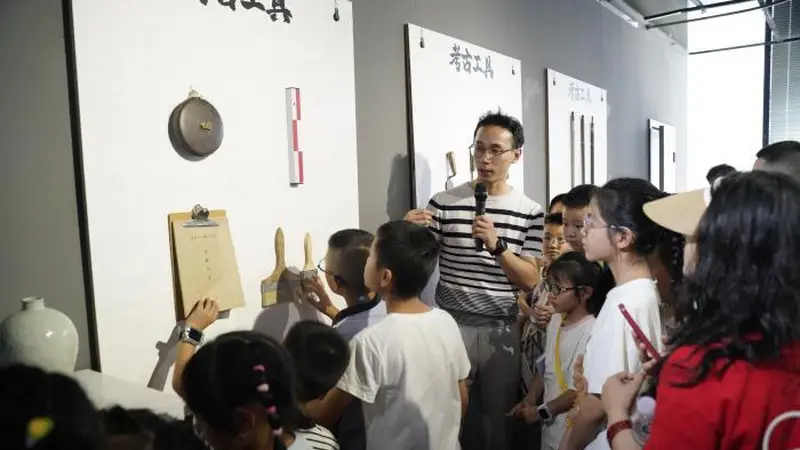 把考古“搬”进商圈 重庆启幕暑期公众考古体验展