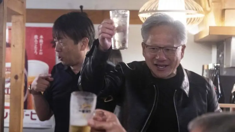 黄仁勋访日:谢30年前500万美元“救命”的公司,拉日本巨头布局“物理人工智能”