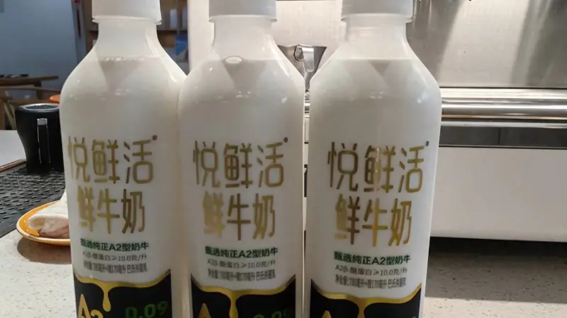满街奶茶店狂摆悦鲜活空瓶,看似用料实在,实则全是生意套路?