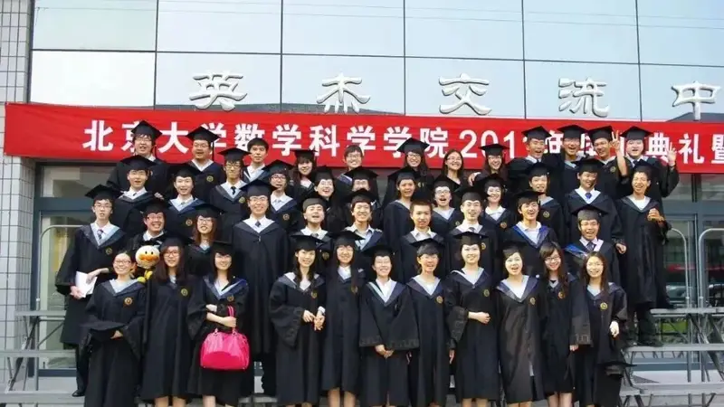 关于王虹留学推荐信、保研等传闻，北大数院原院长澄清：王虹曾获评优秀毕业生，数院多位教师为她留学写推荐信
