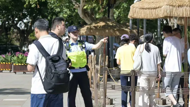 上博大展人气爆棚,黄浦警方多措并举构建全方位、立体化安保防护网