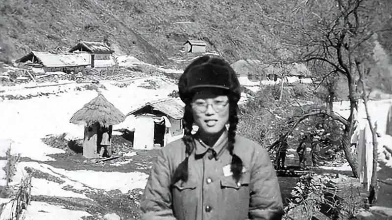 她记下上甘岭千二百个名字,十分钟后她被劝退,只问名册能带走吗