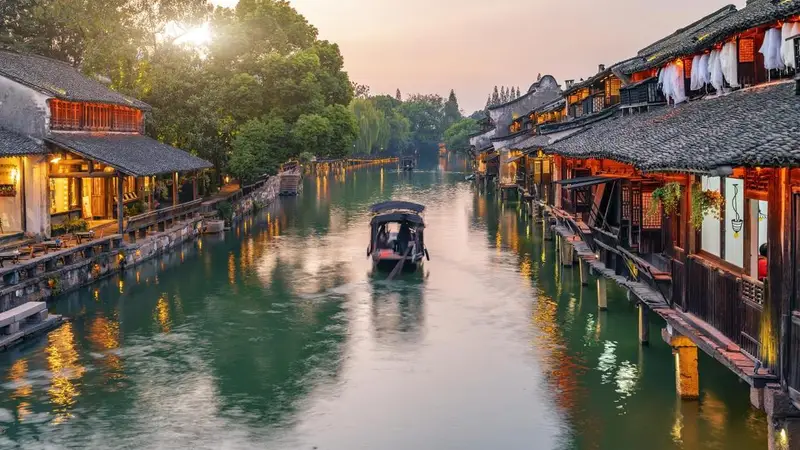 古镇开始离谱了!乌镇西栅临水民宿从1600跌到480,毕业游不心疼了