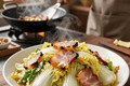 腊肉炒白菜：冬日里最动人的咸香与清甜