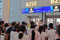 航班延误四小时，地勤人员发给旅客过期泡面，祥鹏航空：立即收回，每人补偿200元