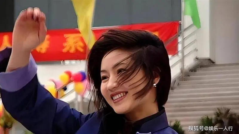 54岁王小丫罕见露面!淡出央视10年,和第二任丈夫在泉州低调丁克