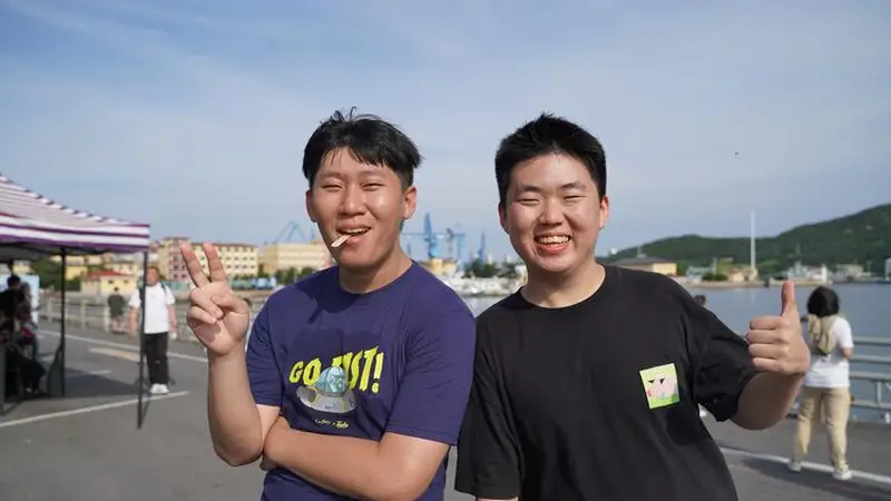 缘分命中注定!上海小伙帮台湾游客拍照,意外认出失联77年大伯!