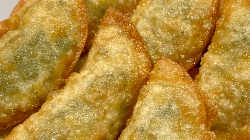 一口酥脆,满嘴鲜香:家常炸油角的温暖滋味