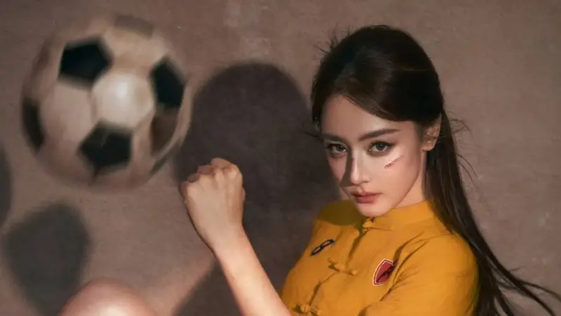 《功夫女足》后迪丽热巴又拿下《VOGUE》首个单人封面