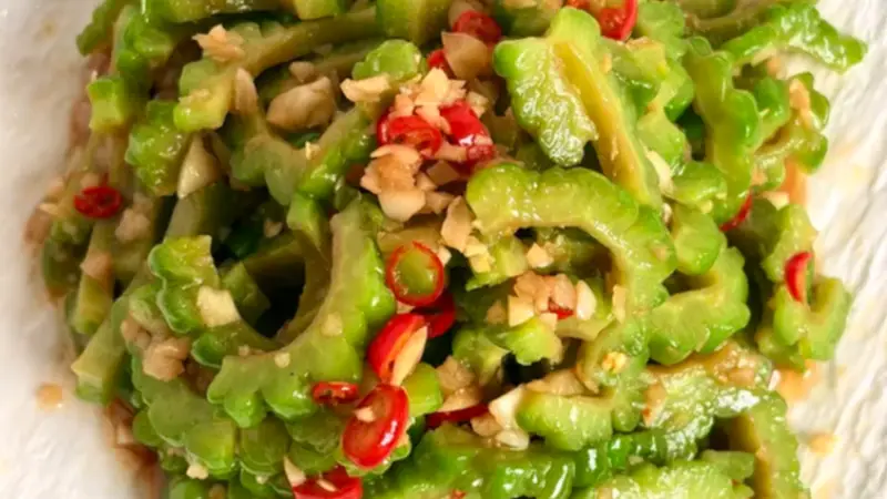 秘制料汁浸润苦瓜,酸辣爽口抚平盛夏燥热味蕾