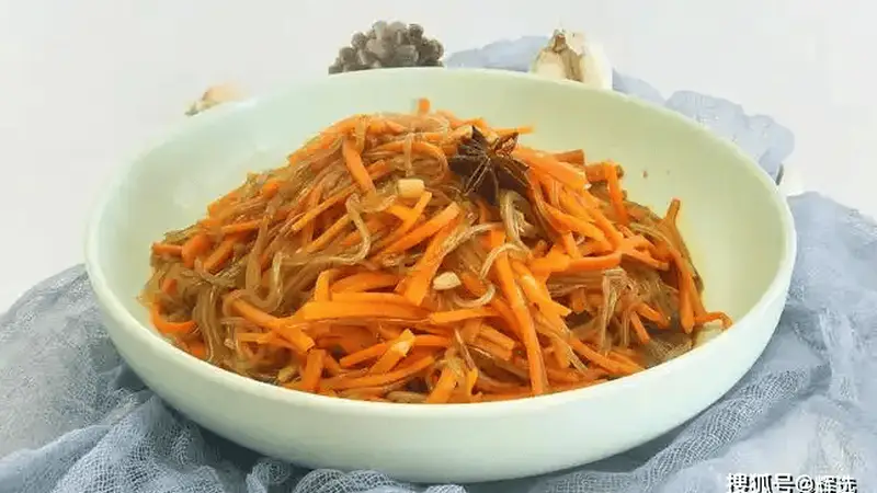 醋溜藕丝,这道被低估的家常菜,秋天吃正合适