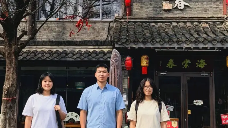 晨馔藏雅韵,非遗润泰州——经济学院“早有名堂”实践队赴海棠春开启泰州早茶文化调研