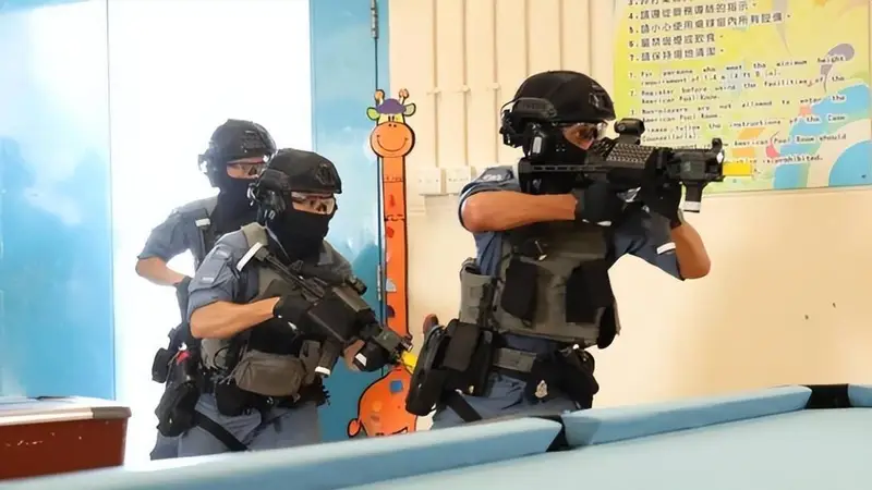 德国不卖、瑞士拒单、捷克退单!港警买枪遭断供,国产货突出重围