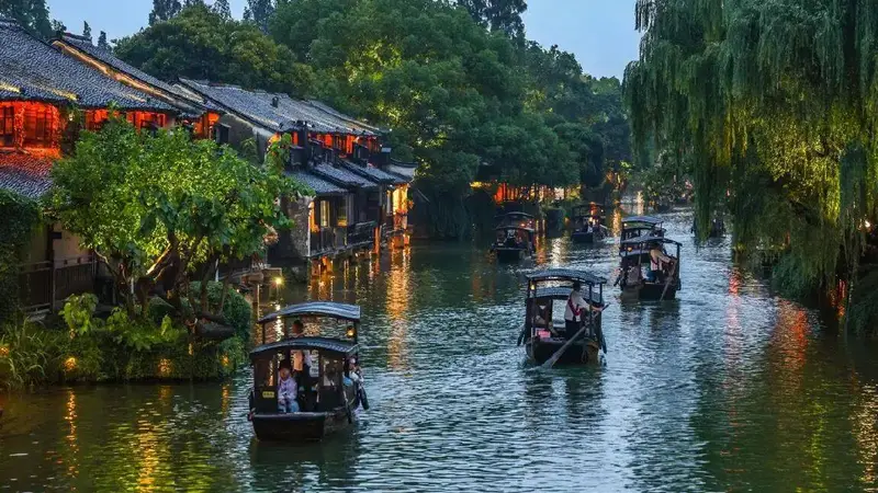 近二十位文旅从业者:暑期游客预算收紧,赚钱更难