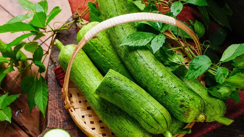 丝瓜大量上市，提醒：二者不可同吃，夏天吃丝瓜也有禁忌，要牢记