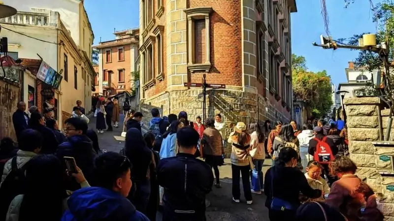 骂厦门能火,但数据不会骗人:这座“网红城市”的暑假,到底有多疯狂