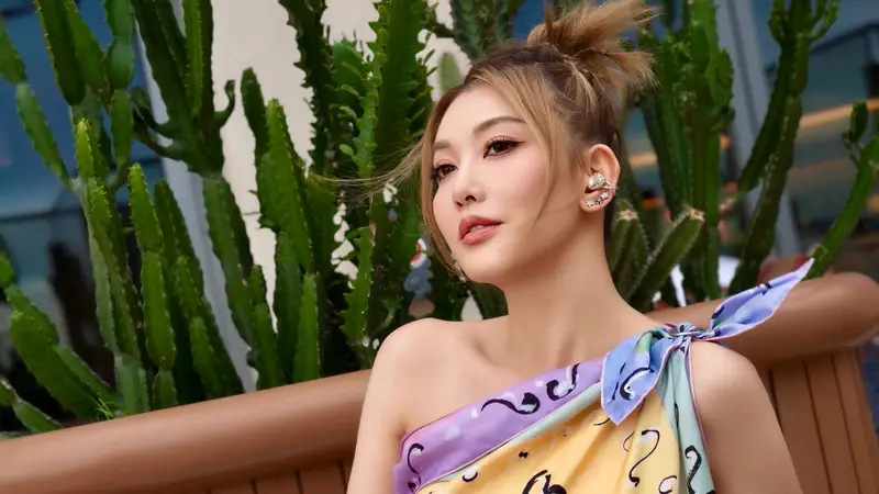 香港女星近照曝光,嫁内地富商仅19个月,因前夫不许拍吻戏离婚