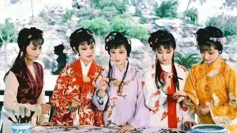红楼梦,贾家阴盛阳衰却最昌盛,薛家狐假虎威成笑料,还得看甄家