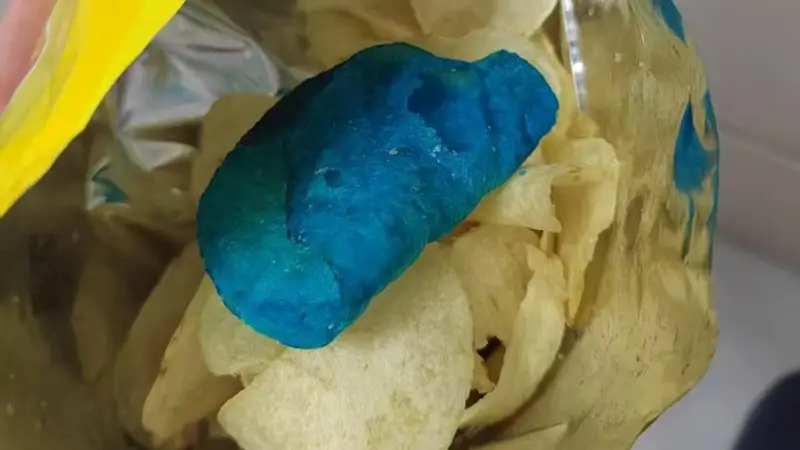 薯片中吃出蓝色异物!乐事确认:异物为工厂着色验证薯片