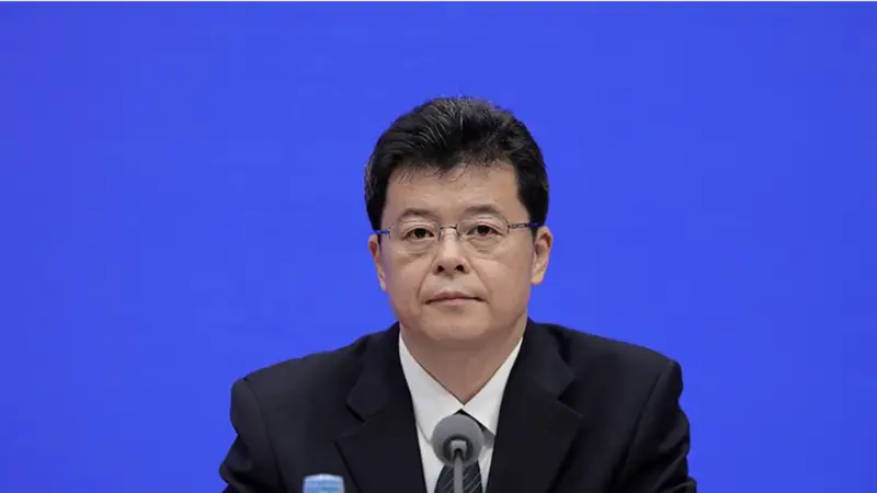 国税总局:今年上半年个税收入达9000亿元,高收入群体缴税占绝大多数,年收入居前1%的人申报缴纳大体占总量五成以上,前10%占九成左右