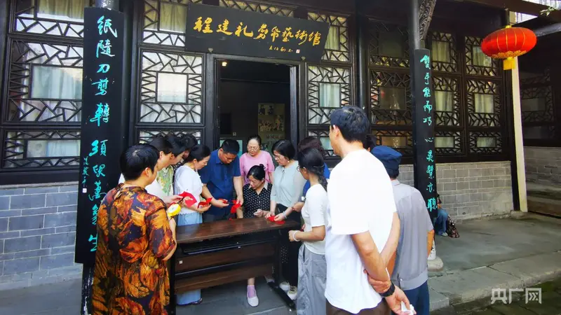 阜阳市颍东区:公益剪纸体验 推动文化遗产双向赋能