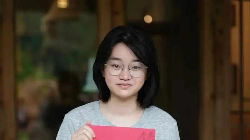 单亲妈妈扛钢管,女儿考上北大:那个“不想被看见”的普通女孩