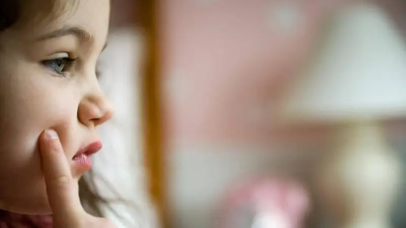 别让家里的“毒包子”毁了孩子,多数父母没察觉,天天挂在嘴边的话,全是扎娃的小刀子