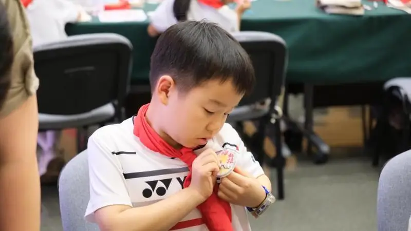 档案馆里的美术课 浙江小学生用画笔“触摸”红色根脉